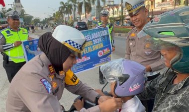 Sat lantas Polres Pelalawan  Apresiasi Pengendara Taat Dan Tertib Dalam Berlalu Lintas