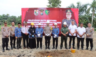 Kapolres Pelalawan AKBP Suwinto SH SIK Peletakan Batu Pertama Pembangunan Gedung Poliklinik Polres Pelalawan Graha Tantya Sudhirajati.