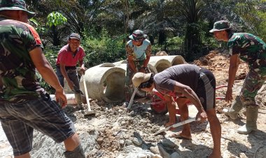 Bersama Warga Satgas TMMD ke - 121 Lakukan Pemasangan Gorong Gorong di 9 Titik Sasaran