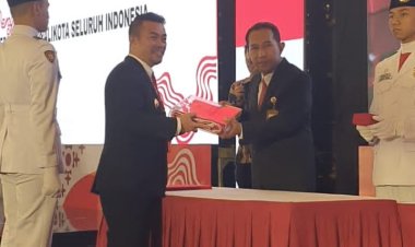 Risnandar Mahiwa Bawa Duplikat Bendera Pusaka ke Pekanbaru, Siap Sambut HUT RI ke-79