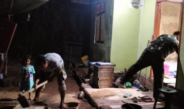 Semangat Kemanunggalan TNI, Satgas TMMD Ke 121 Kodim 0313/KPR Rehab Rumah Milik Siti Roha Hinga Larut Malam