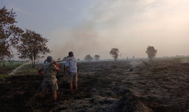 Peduli Karhutla, PT PMBN Bantu Padamkan Sijago Merah di Desa Rantau Baru di Riau