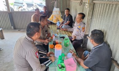 Wujudkan Pilkada Sejuk, Polisi Lalulintas Polres Pelalawan Inten Sambangi Warga