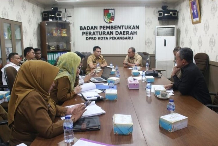 Bapemperda dan Pemko Pekanbaru Bahas Ranperda Prioritas 2024: Fokus pada KTR dan PT SPP