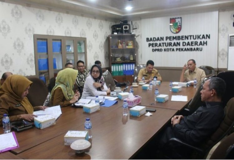 Bapemperda dan Pemko Pekanbaru Bahas Ranperda Prioritas 2024: Fokus pada KTR dan PT SPP