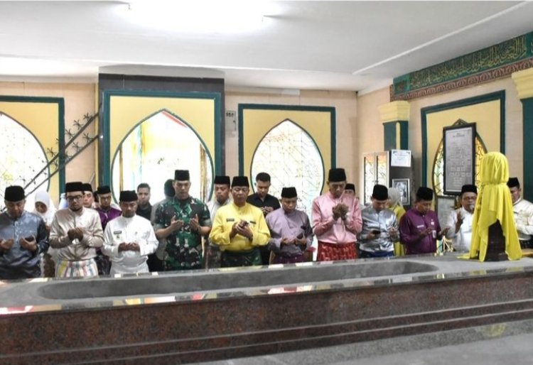 Wakil Ketua DPRD Kota Pekanbaru Ginda Burnama Hadiri Ziarah Makam Marhum Pekan