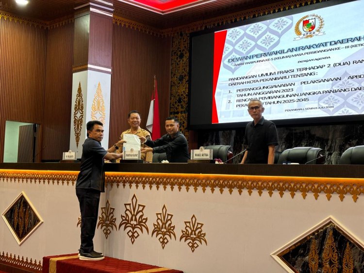 DPRD Pekanbaru Gelar Paripurna Penyampaian Pandangan Fraksi Terhadap Ranperda RPJPD
