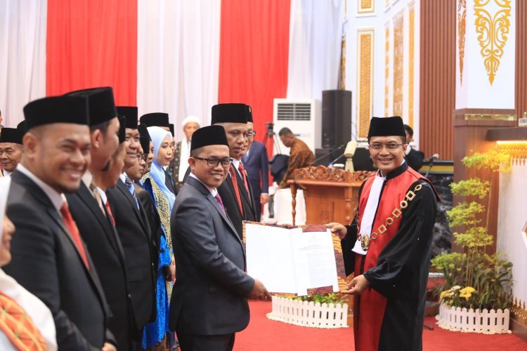 Ketua PN Pekanbaru Lantik 50 Anggota DPRD Kota Pekanbaru Periode 2024-2029