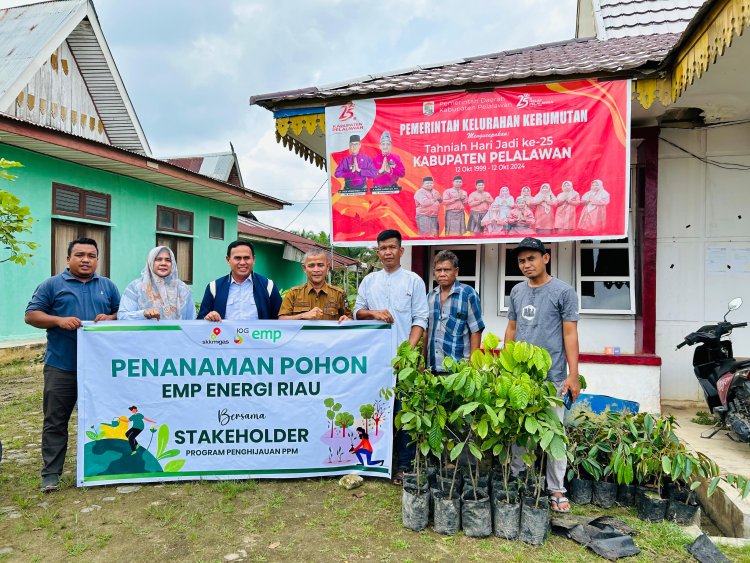 PT EMP Energi Riau Serahkan Tanaman Produktif di Kelurahan Kerumutan