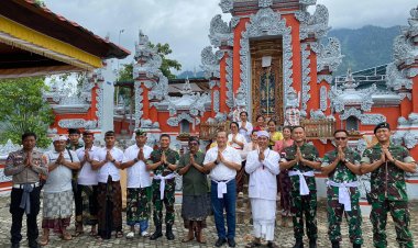 Kunjungan Letjen TNI I Nyoman Cantiasa di Pura Agung Giri Cyclop Komplek  Yonif 751/VJS