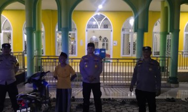 Kapolsek Sungai Mandau Laksanakan Pengamanan Sholat Tarawih di Masjid Nurul Hikmah