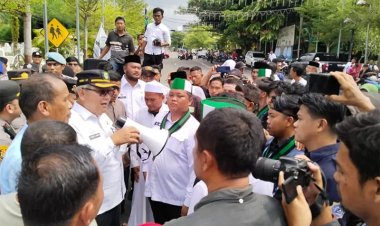 Sempat Ricuh Saling Dorong, Massa Ammarah Rohil Desak Pemkab Tutup Tempat Hiburan Malam (THM) See You di Bagansiapiapi