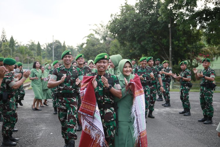 TRADISI PISAH SAMBUT KOMANDAN BATALYON INFANTERI 121/MACAN KUMBANG