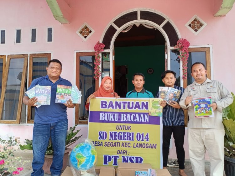 Memperingati Hari Anak Nasional, PT NSR Salurkan Bantuan Buku Di SDN 014 Segati