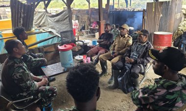 Kepala Distrik Oksop Bersilaturahmi ke Pos: Kemanunggalan TNI–Rakyat Kian Erat