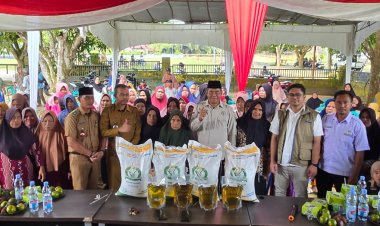 Senator DPD RI Abdul Hamid Salurkan Bantuan kepada Masyarakat Miskin Di Kecamatan Bandar Petalangan