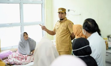 Bupati Inhu Tanggung Biaya Korban Keracunan Massal Festival Literasi 2025