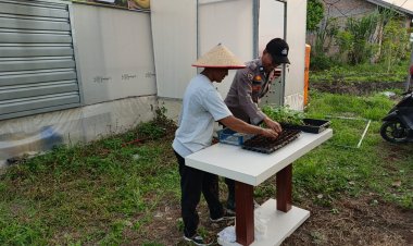 Mendukung Ketahanan Pangan, Sinergitas Bhabinkamtibmas Polsek Pangkalan Kerinci Menyemai Budidaya Buah Melon