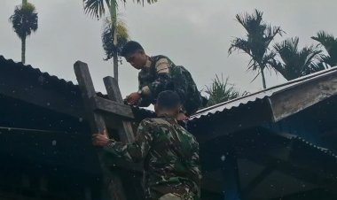Pos Selal Yonif 751/VJS Pasang Solar Panel dan Aki untuk Warga Kampung Beringin