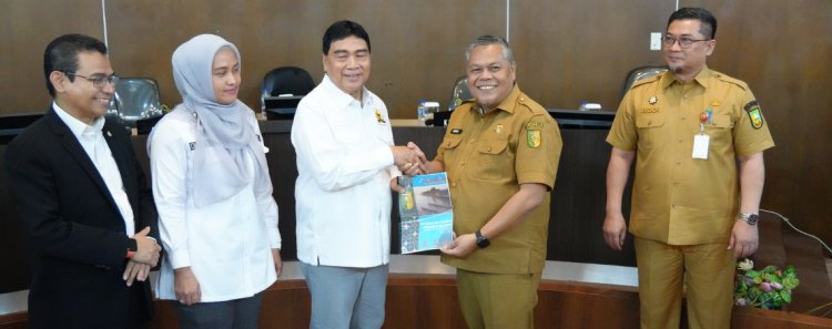 Perkuat Sinergi, Kuansing Serahkan Proposal Pembangunan ke Forum DPR RI Asal Riau