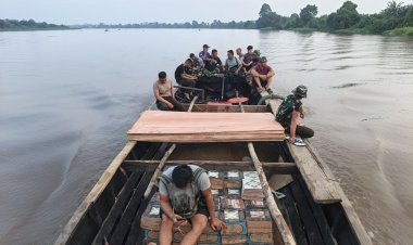 Tembus Arus Sungai Sejauh 15 Kilometer,Satgas TMMD Ke-129 Kodim 0313/KPR , Langsir Material ke Desa Pangkalan Terap