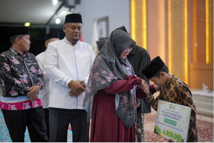 Bupati Siak Lepas Kafilah MTQ Riau 2026, Afni Z Minta Tampilkan Kemampuan Terbaik dan Jaga Nama Baik Daerah