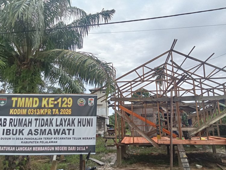 Hari Ke Empat TMMD Ke-129 Kodim 0313/KPR, Pembangunan Rumah Tembus 25 Persen Dan  Ibu Asmawati Terharu