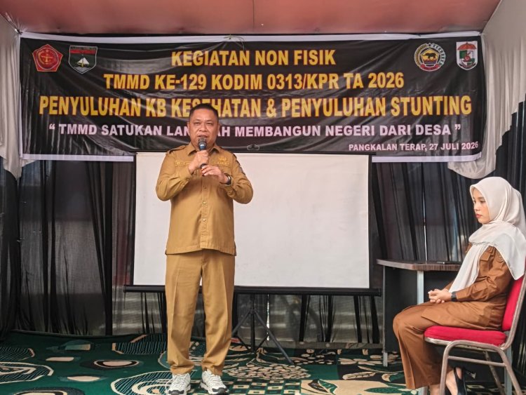 Cegah Stunting dan Wujudkan Keluarga Sehat, Satgas TMMD Ke-129 Kodim 0313/KPR Gelar Penyuluhan KB Kesehatan di Pangkalan Terap