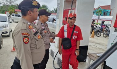 Polsek Pangkalan Kerinci Patroli Pusat Keramaian dan SPBU, Pastikan Situasi Aman dan Kondusif