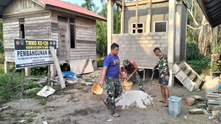 Pembangunan MCK Dusun 1 TMMD ke-129 Kodim 0313/KPR Capai Progres 87%, Masuki Tahan Pemasangan Keramik