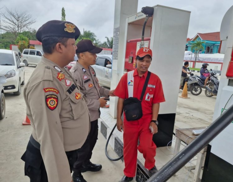 Polsek Pangkalan Kerinci Patroli Pusat Keramaian dan SPBU, Pastikan Situasi Aman dan Kondusif